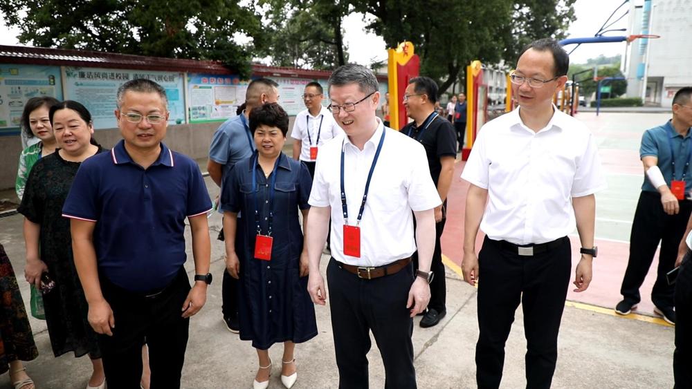 市人大常委會(huì)視察城區(qū)學(xué)校食堂提質(zhì)改造情況