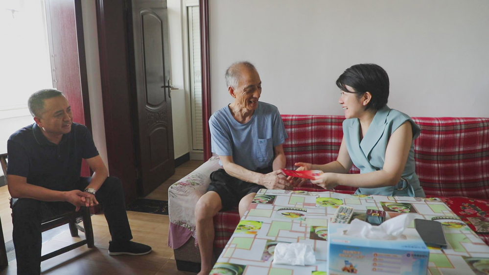 市領(lǐng)導(dǎo)走訪慰問困難退役軍人、企業(yè)軍轉(zhuǎn)干部