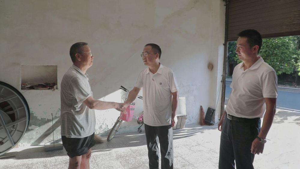 市領(lǐng)導(dǎo)走訪慰問困難退役軍人