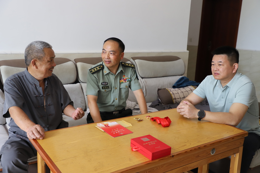 市領(lǐng)導(dǎo)走訪慰問困難退役軍人