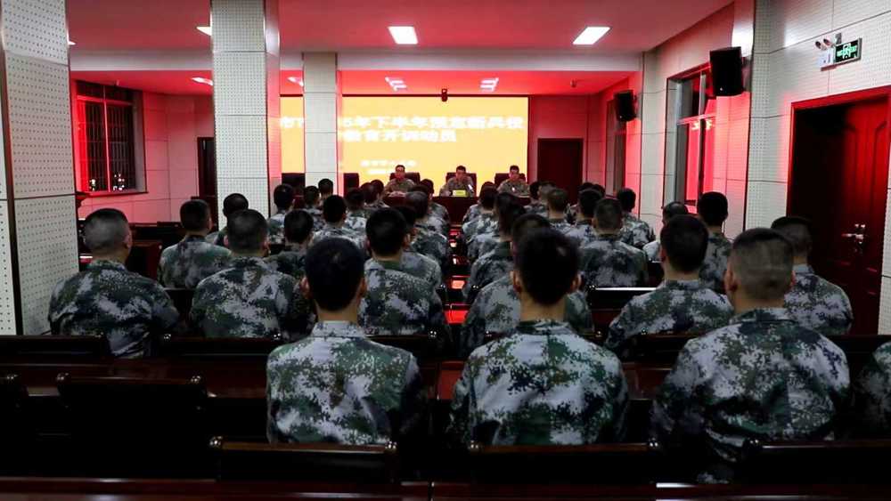 市人武部召開2025年下半年預(yù)定新兵役前教育開訓動員大會
