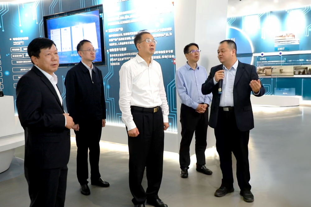 何亚琼一行来津调研生物制造产业发展情况