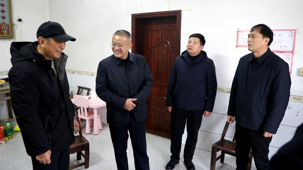 市领导节前走访慰问退役军人