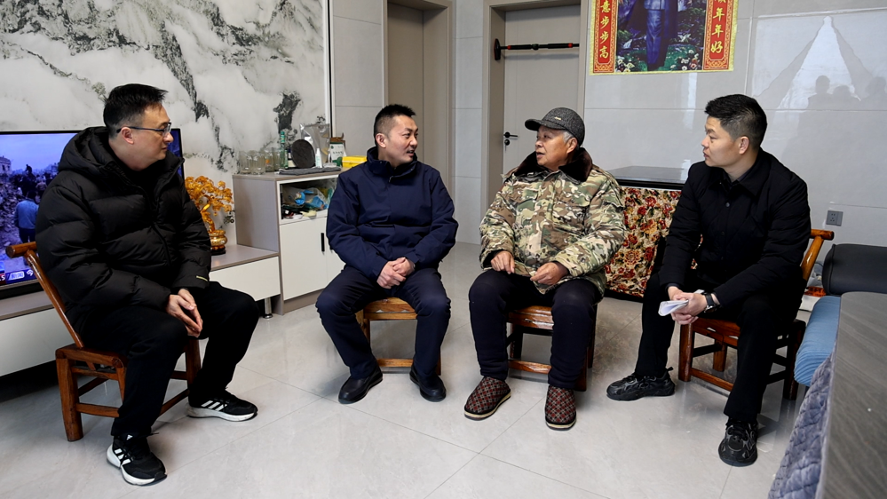 市领导节前走访慰问困难优抚对象和特困户