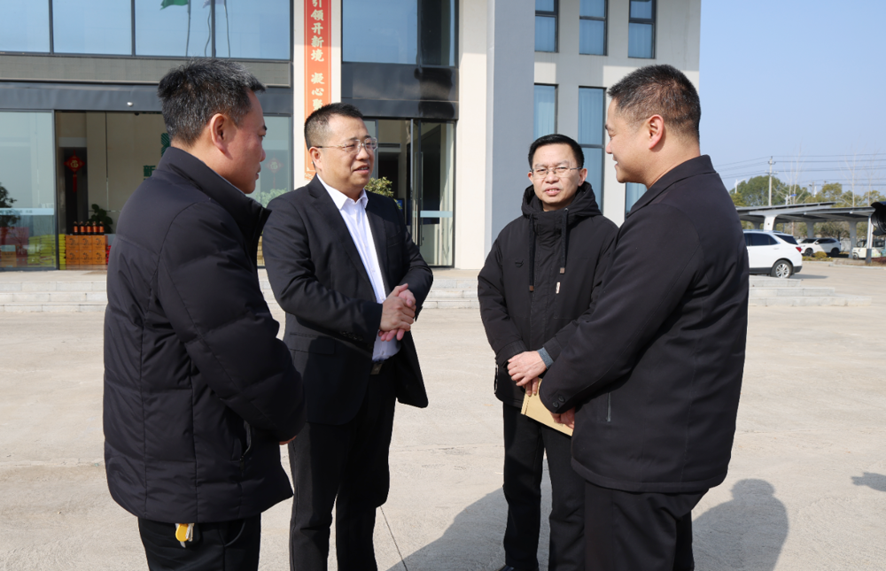 李军林走访慰问道德模范、企业困难职工