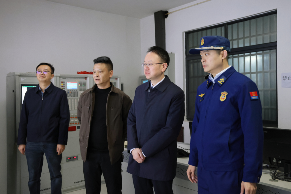 彭子晟开展节前安全生产、森林防灭火、食品安全、市场保供督导暨巡林巡河工作