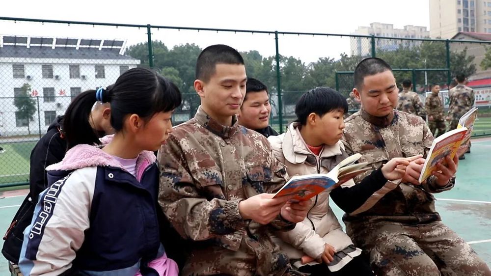 津市人武部组织开展学雷锋志愿服务活动