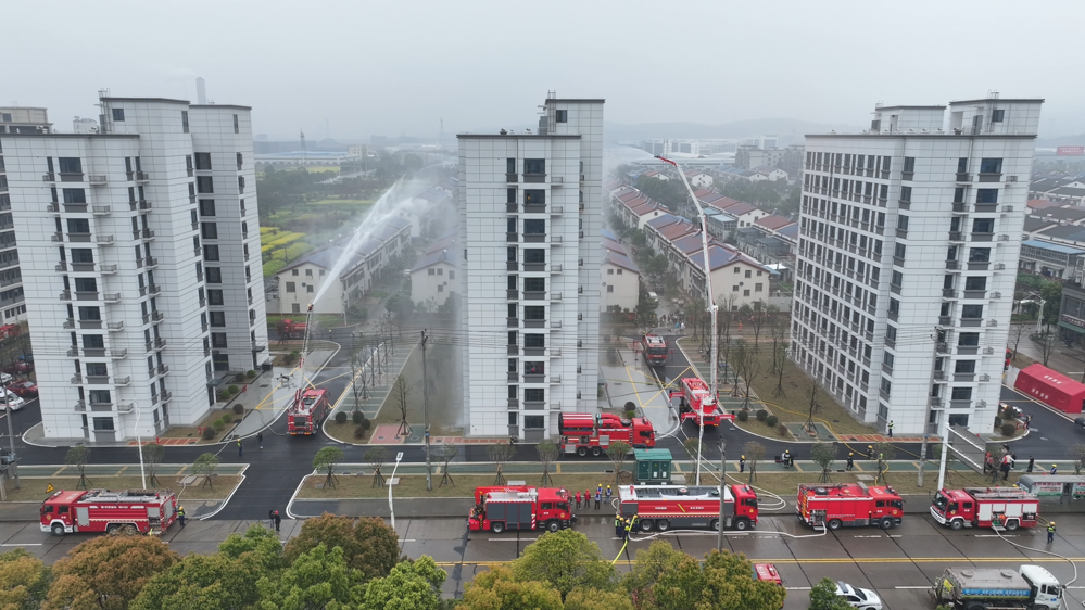 我市多部门联合开展高层建筑灭火救援综合演练