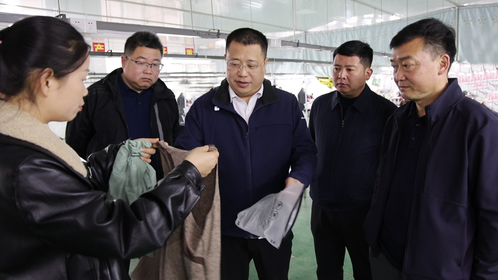 李军林调研乡村振兴车间、“四个一批”转产项目推进情况并开展巡林巡湖工作