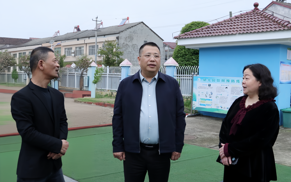 李军林调研农村教育工作