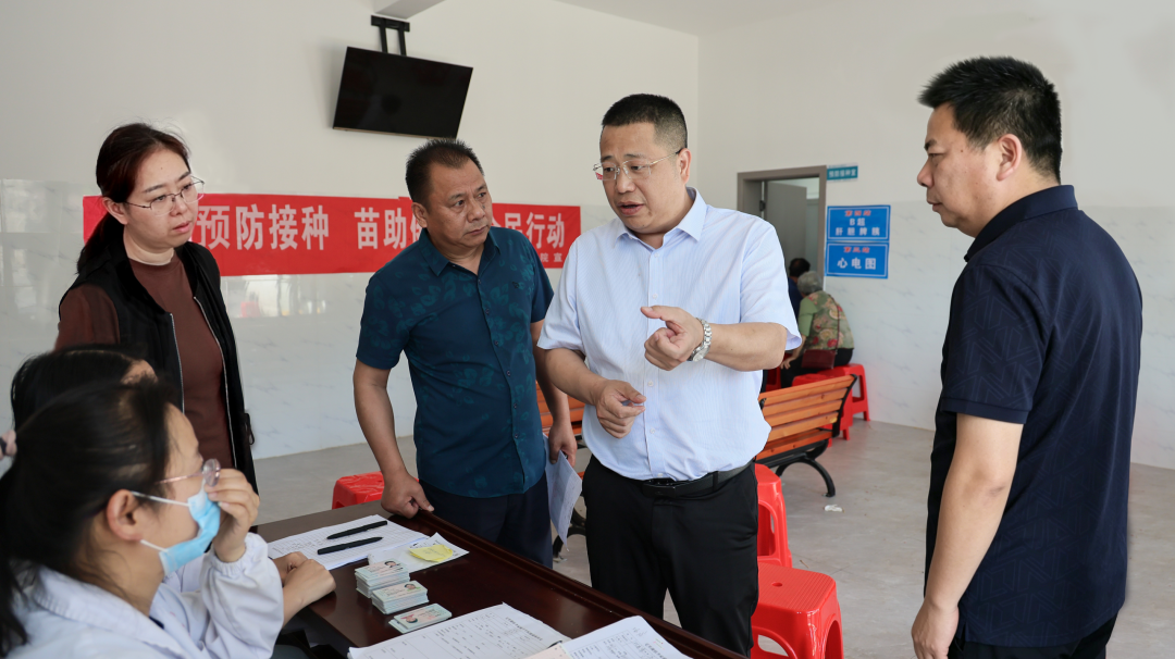 李军林调研基层医疗卫生工作