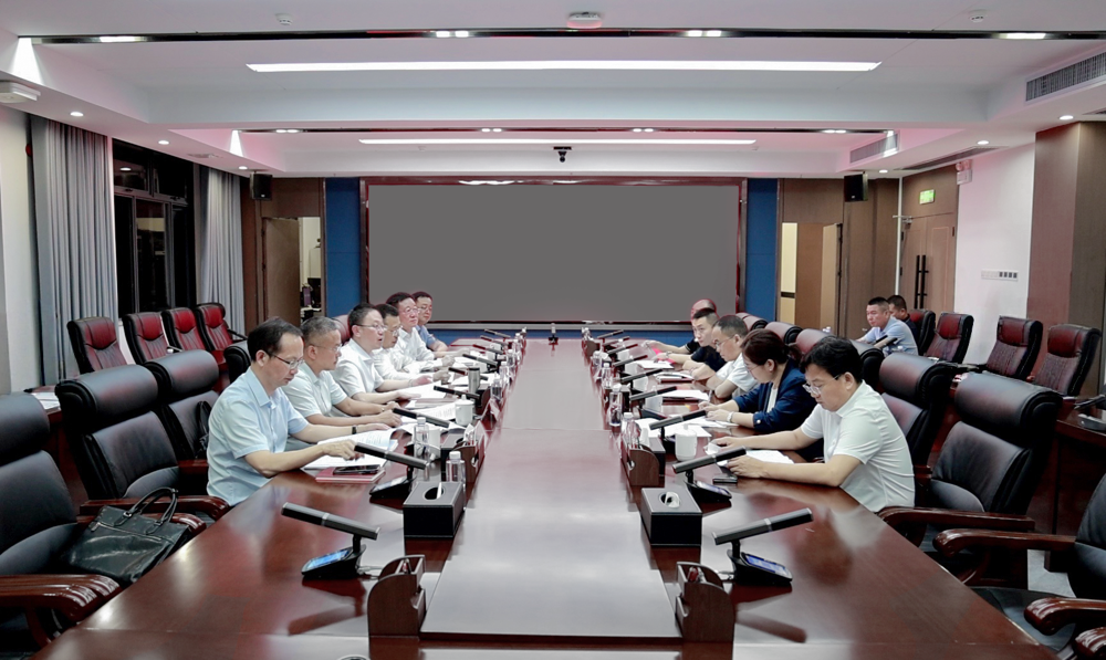 彭子晟主持召开“四套班子”主要领导碰头会