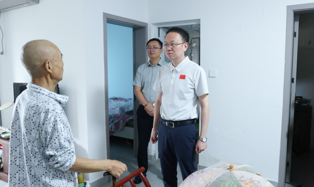 彭子晟“七一”走访慰问困难党员