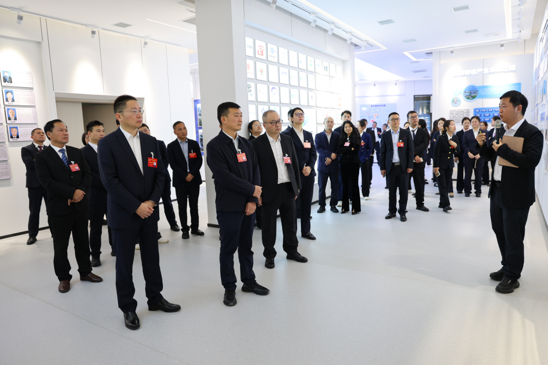 政协津市市第十四届委员会第一次会议开展委员集中视察